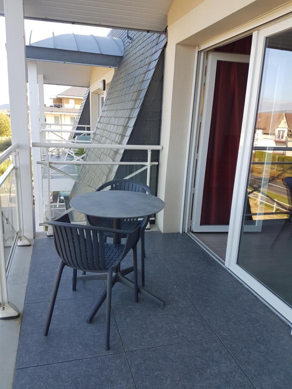 Domitys Le Carrousel Aparthotel Cabourg Exterior photo