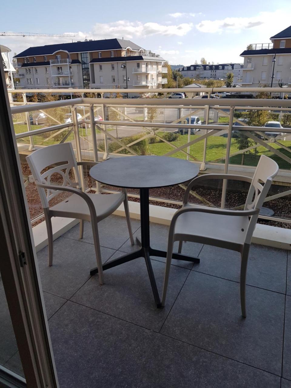 Domitys Le Carrousel Aparthotel Cabourg Exterior photo